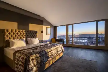 Ansen and Suites - 218