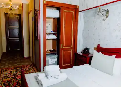 Royal Antique - 22