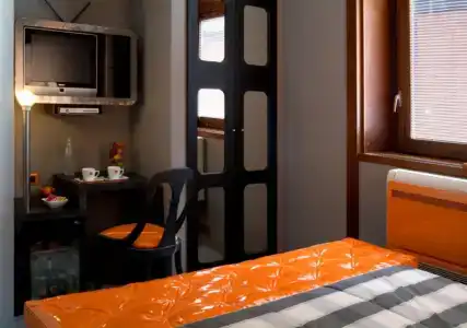 Orange - 37