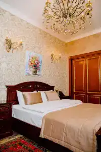 Royal Antique - 39