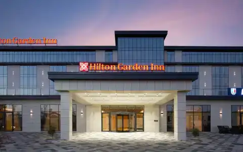Hilton Garden Inn - 1