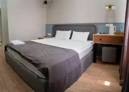 b&b - 8