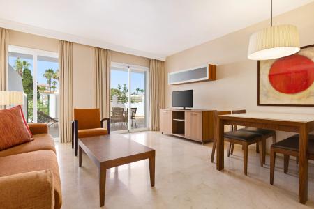 Ramada & Suites by Wyndham Costa del Sol Fuengirola - 109