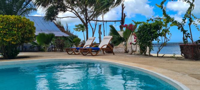 Sunny Palms Beach Bungalows - 1