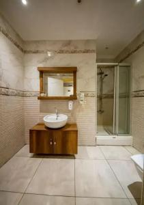 Royal Garden Suite - 53
