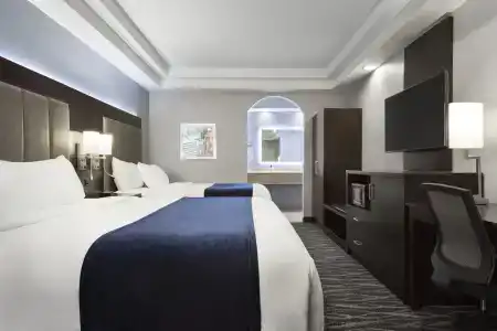 Days Inn & Suites by Wyndham Houston Hobby Airport - 6
