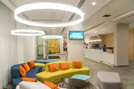 Hampton by Hilton - 5