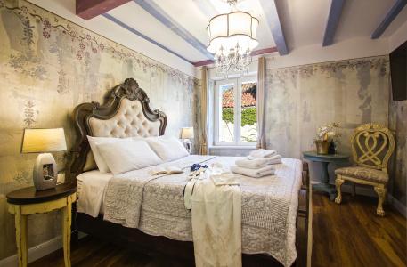 Plaza Marchi Old Town - Mag Quaint & Elegant Boutiques - 50