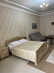 Grand - 4