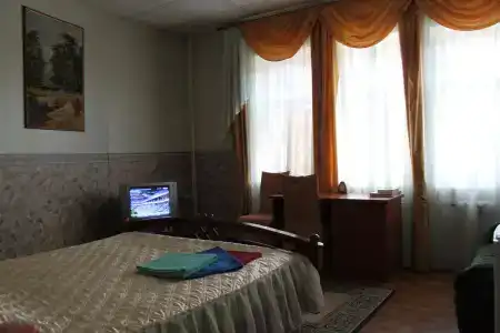 У домика Петра - 42