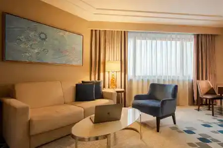 International (б. Intercontinental) - 6
