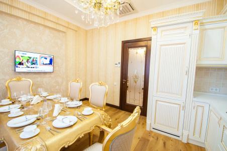 Royal Residence - 102