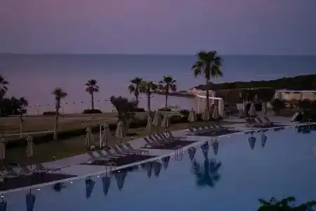 DoubleTree by Hilton Cesme Alacati Beach Resort - 2