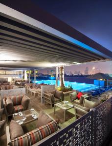 Grand Cosmopolitan - 18