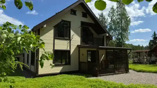 Уютный и просторный гостевой дом коттедж - 0