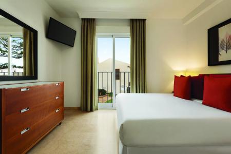 Ramada & Suites by Wyndham Costa del Sol Fuengirola - 113