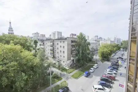 Шикарная квартира с высокими потолками в тихом центре! - 16