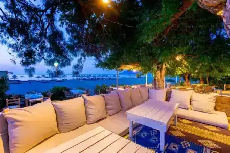 Etenna Beach Bungalows - 23