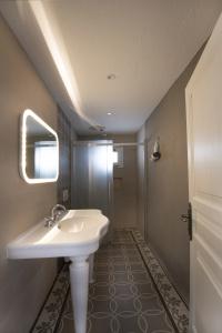 Monat Otel - 5