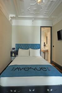 Taksim Avenue - 44