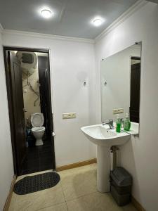Komitas Avenue Guest House - 33