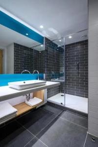 Holiday Inn Express Almaty - 7