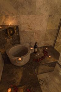 Solo Cave Suites - 110
