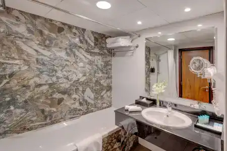 Hawthorn Suites by Wyndham Abu Dhabi City Center - 43