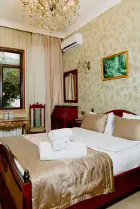 Royal Antique - 28