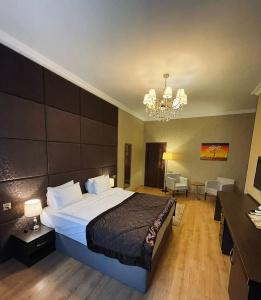 Grand Mirror - 80