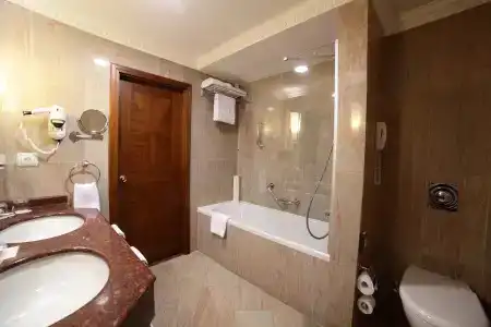 Crowne Plaza Minsk - 16