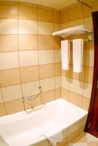 Al Liwan Suites - 64