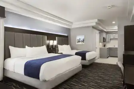 Days Inn & Suites by Wyndham Houston Hobby Airport - 4