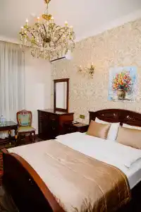 Royal Antique - 27