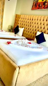 Sunny Palms Beach Bungalows - 32