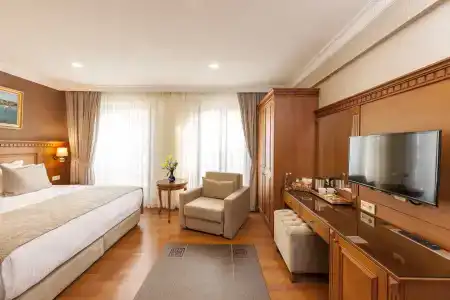 Royan Suites - 12