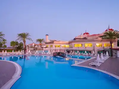 Aydinbey Famous Resort - 12