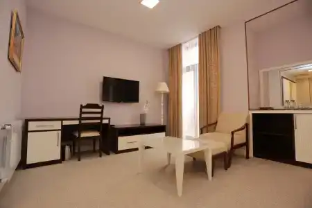 Ilk Inn - 82