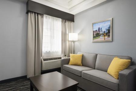 Days Inn & Suites by Wyndham Houston Hobby Airport - 13