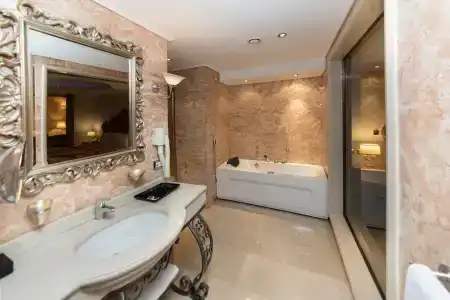 Xheko Imperial Luxury Boutique - 9