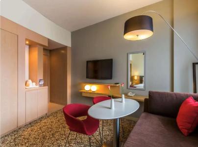 Novotel Suites Dubai Mall of the Emirates - 41