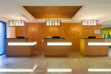 Courtyard by Marriott - 9