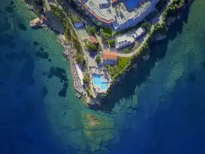 Peninsula Resort & Spa - 2