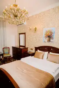 Royal Antique - 38