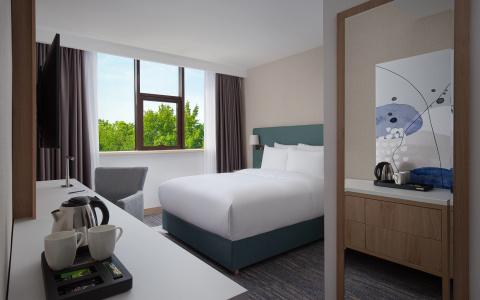 DoubleTree by Hilton - 44
