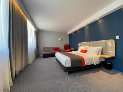 Holiday Inn Express Almaty - 22