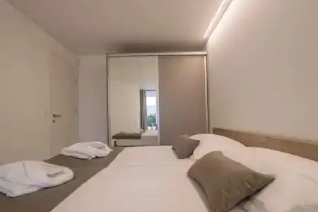 Joel Residence - 80