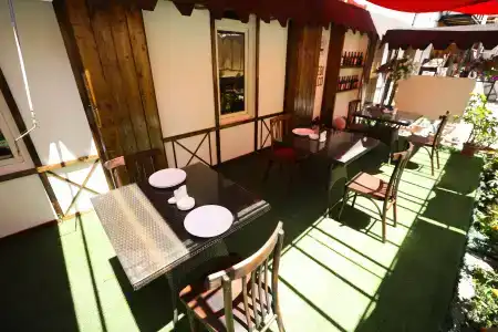 Komitas Avenue Guest House - 10