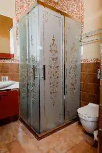Royal Antique - 33