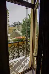 Royal Antique - 17